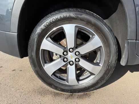 Used 2018 Chevrolet Traverse LT image 11