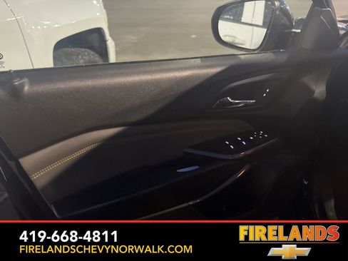 Used 2025 Chevrolet Trax ACTIV w/ Sunroof Package image 19