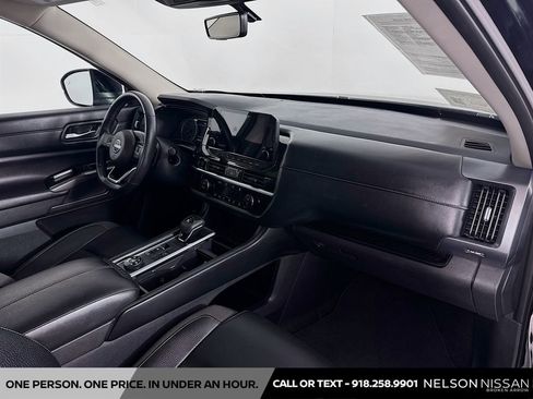 Certified 2025 Nissan Pathfinder SL image 30