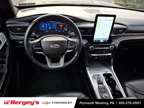 Used 2022 Ford Explorer Platinum w/ Equipment Group 601A AWD/4WD image 13