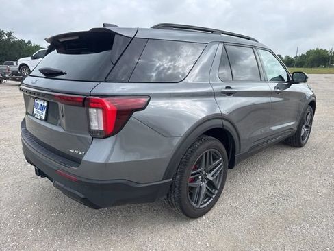 Used 2025 Ford Explorer ST-Line w/ ST-Line Street Pack AWD/4WD image 7