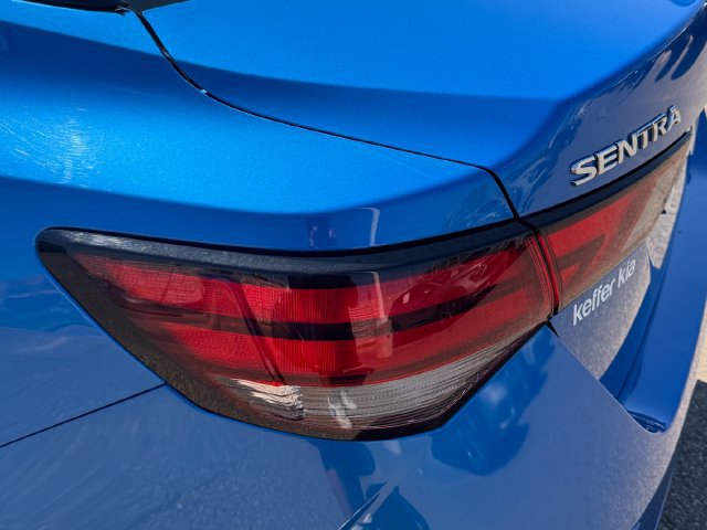 Used 2025 Nissan Sentra SV FWD image 14