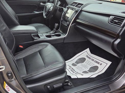 Used 2017 Toyota Camry XLE w/ Moonroof Package image 14