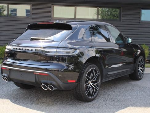 Certified 2025 Porsche Macan image 7