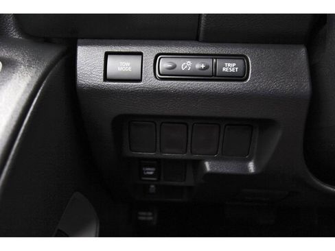 Used 2022 Nissan Frontier SV image 18