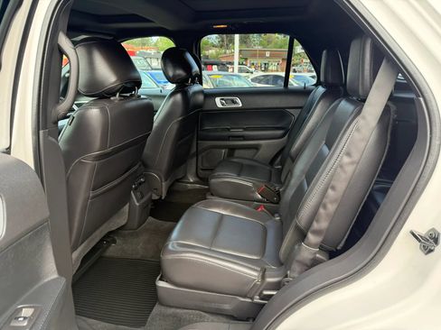Used 2015 Ford Explorer XLT w/ Equipment Group 202A AWD/4WD image 13