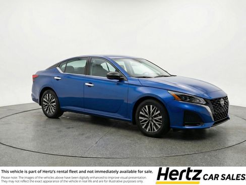 Used 2025 Nissan Altima 2.5 SV image 1