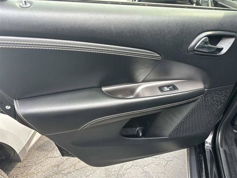 Used 2017 Dodge Journey Crossroad FWD image 11