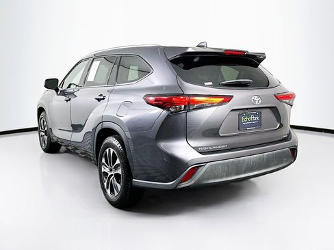 Used 2021 Toyota Highlander XLE image 5