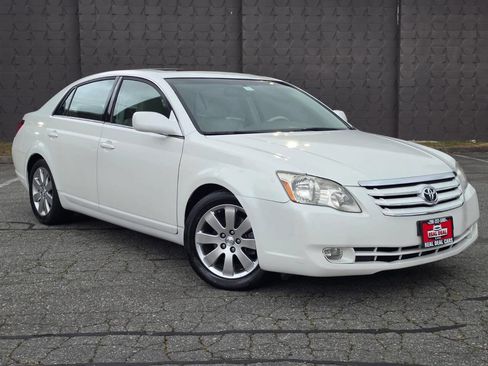 Used 2006 Toyota Avalon XLS FWD image 2