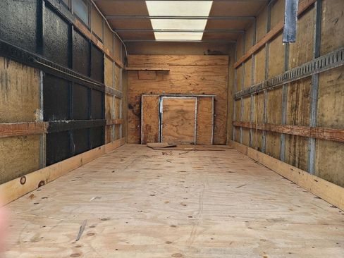 Used 2017 Ford E-350 and Econoline 350 Super Duty w/ Power Windows & Locks Group image 12