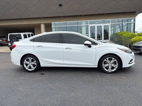 Used 2017 Chevrolet Cruze Premier FWD image 4