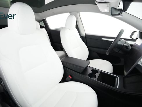 Used 2023 Tesla Model Y Long Range AWD/4WD image 23
