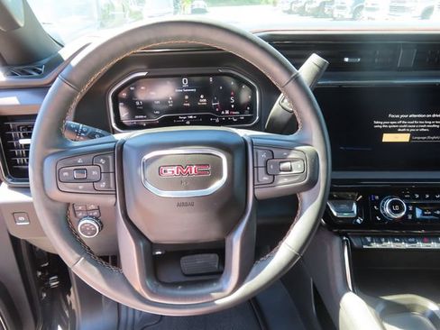 Used 2025 GMC Sierra 3500 AT4 w/ AT4 Preferred Package AWD/4WD image 19