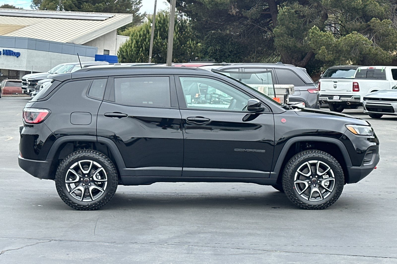 New 2026 Jeep Compass Trailhawk w/ Sun, Sound & Navigation Group AWD/4WD image 3