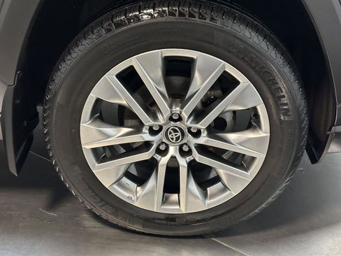 Used 2023 Toyota RAV4 XLE Premium image 17