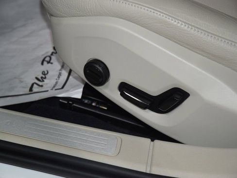 Used 2020 Volvo V60 T5 Momentum w/ Premium Package image 35