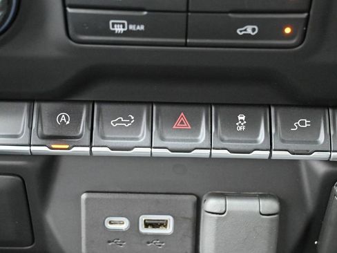 Used 2022 Chevrolet Silverado 1500 Custom w/ Safety Confidence Package image 25