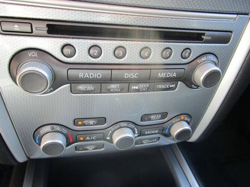 Used 2017 Nissan Pathfinder SL FWD image 18