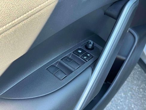 Used 2024 Toyota Corolla Cross LE w/ Moonroof Package image 15