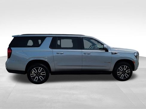 Used 2023 GMC Yukon XL AT4 w/ AT4 Premium Package AWD/4WD image 4
