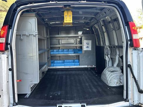 Used 2017 Chevrolet Express 2500 RWD image 23