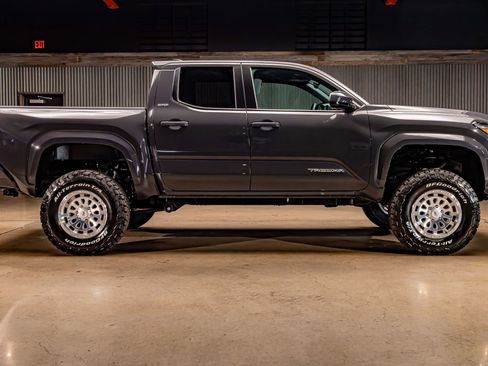 Used 2026 Toyota Tacoma SR5 image 10