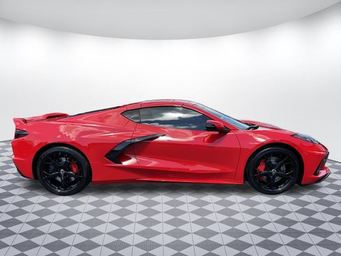 Used 2022 Chevrolet Corvette Stingray Coupe w/ Z51 Performance Package RWD image 2