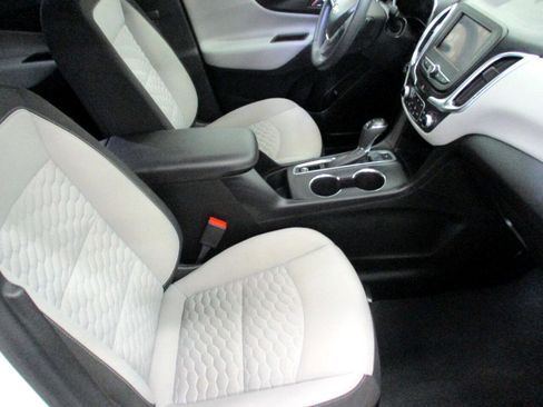 Used 2021 Chevrolet Equinox LT w/ Driver Convenience Package image 12