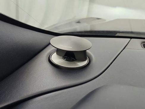 Used 2017 Aston Martin DB11 V12 RWD image 20