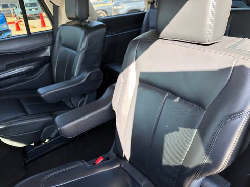 Used 2024 Ford Expedition XLT RWD image 18