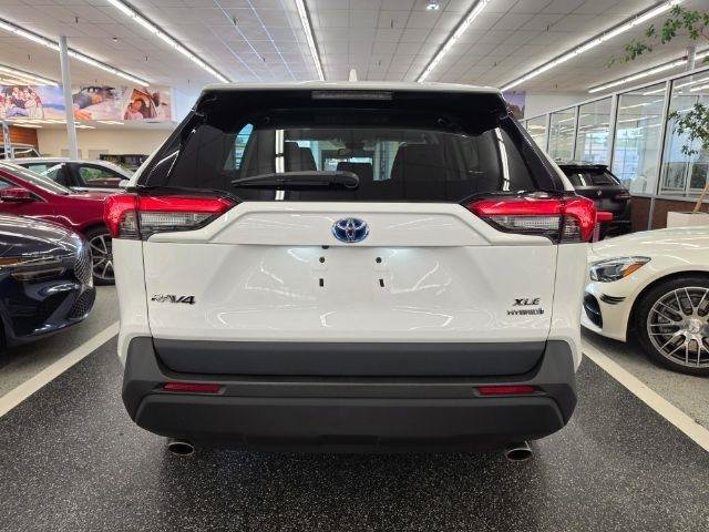 Used 2021 Toyota RAV4 XLE w/ Convenience Package AWD/4WD image 6