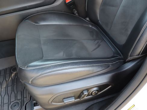 Used 2023 Jeep Grand Cherokee L Laredo image 17