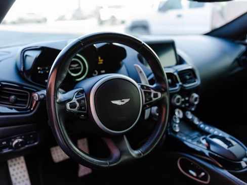 Used 2020 Aston Martin V8 Vantage Coupe image 17