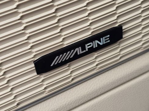 Certified 2023 Jeep Grand Cherokee Limited w/ Luxury Tech Group II image 8