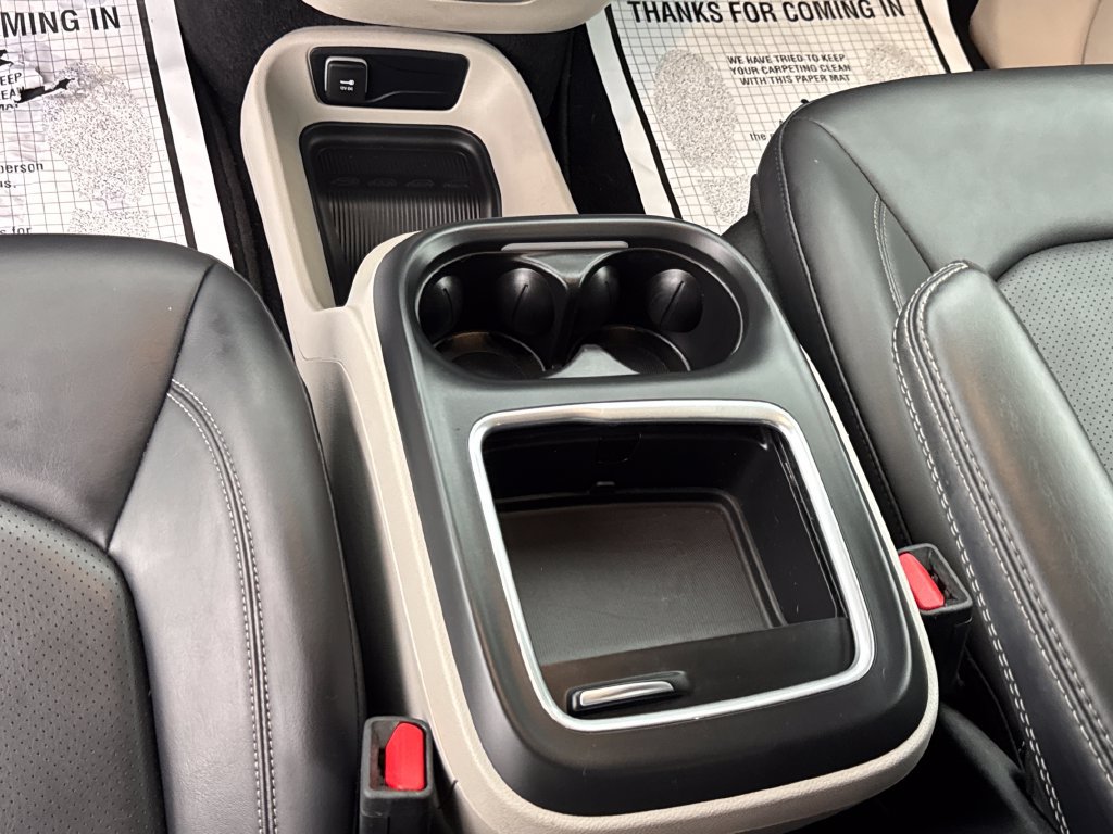 Used 2023 Chrysler Pacifica Touring-L FWD image 51