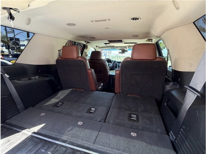Used 2018 Cadillac Escalade Premium Luxury AWD/4WD image 28