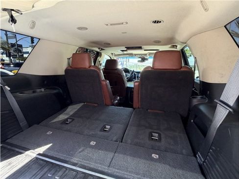 Used 2018 Cadillac Escalade Premium Luxury AWD/4WD image 28