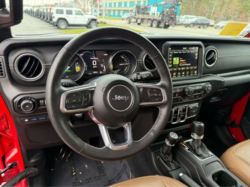 Used 2022 Jeep Wrangler Unlimited Sahara w/ Cold Weather Group image 18