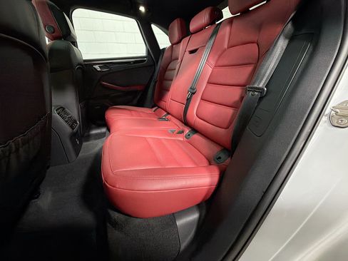 Certified 2026 Porsche Macan AWD/4WD image 21