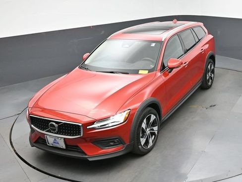 Used 2024 Volvo V60 B5 Cross Country Plus w/ Climate Package AWD/4WD image 19