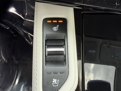 Used 2024 Kia Telluride EX w/ EX Captain's Chair Package FWD image 25