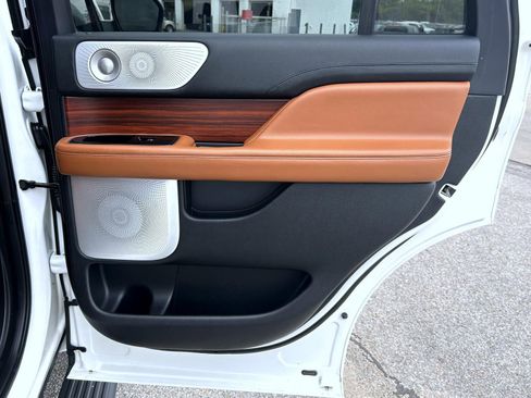 Used 2020 Lincoln Navigator Reserve w/ Equipment Group 208A Reserve AWD/4WD image 18