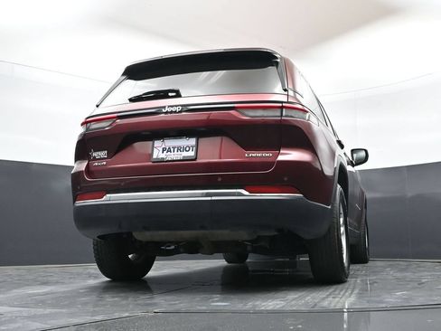 Used 2024 Jeep Grand Cherokee Laredo AWD/4WD image 37