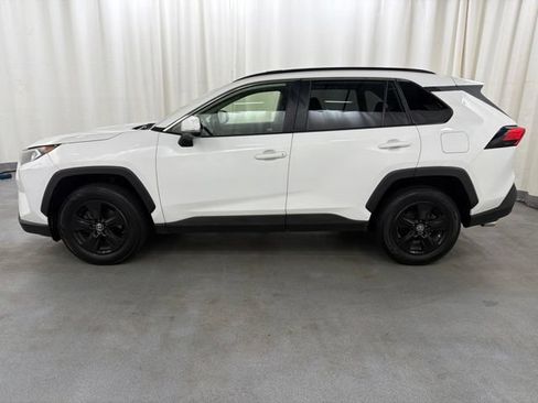 Used 2019 Toyota RAV4 XLE w/ Convenience Package AWD/4WD image 3