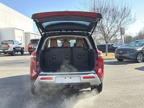 Used 2023 Nissan Pathfinder Platinum w/ Cargo Package image 14