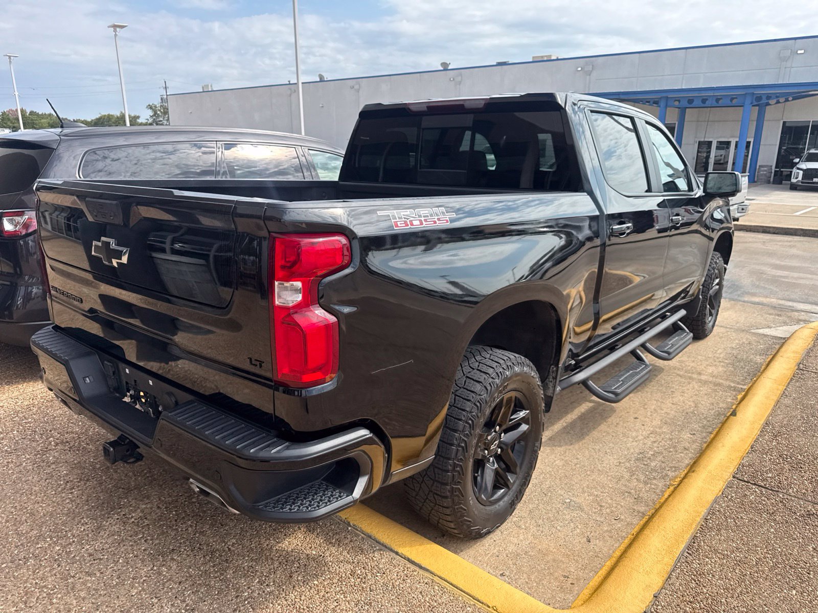 Used 2024 Chevrolet Silverado 1500 LT Trail Boss w/ LT Trail Boss Premium Package AWD/4WD image 16