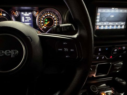 Used 2022 Jeep Wrangler Unlimited Sport image 11