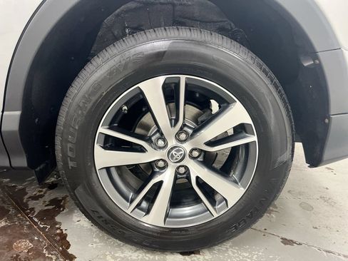 Used 2017 Toyota RAV4 XLE AWD/4WD image 27