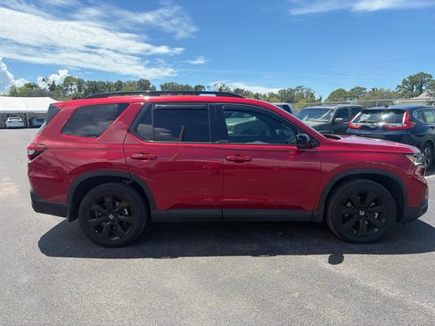 Certified 2025 Honda Pilot Black Edition image 8